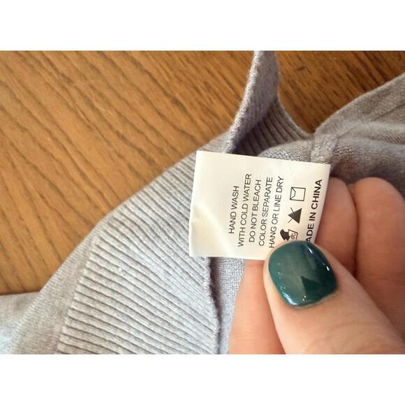 Dreamers by Debut Women's Gray V-Neck Sweater M/L - Picture 6 of 6